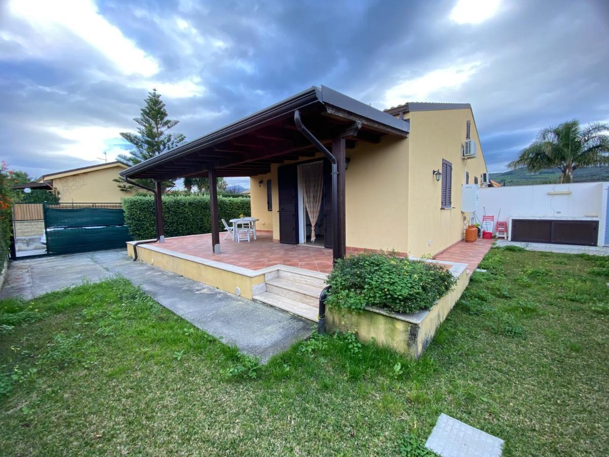 Villa Indipendente Le Coccinelle Beach Mare Piscina A 250 Mt Dal Mare Con Servizio Di Piscina A 400 Mt 12 K Da Cefalu Campofelice Di Roccella Exterior photo