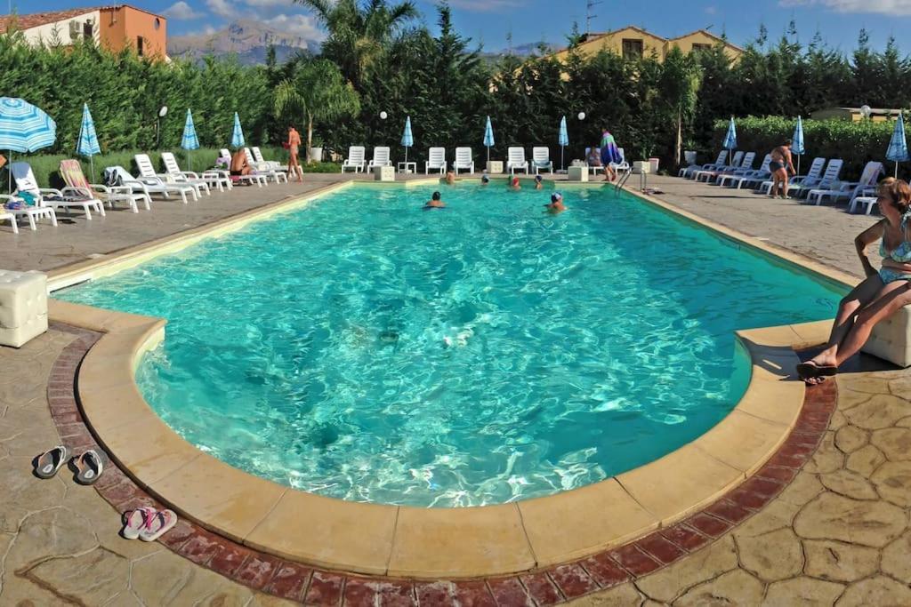 Villa Indipendente Le Coccinelle Beach Mare Piscina A 250 Mt Dal Mare Con Servizio Di Piscina A 400 Mt 12 K Da Cefalu Campofelice Di Roccella Exterior photo