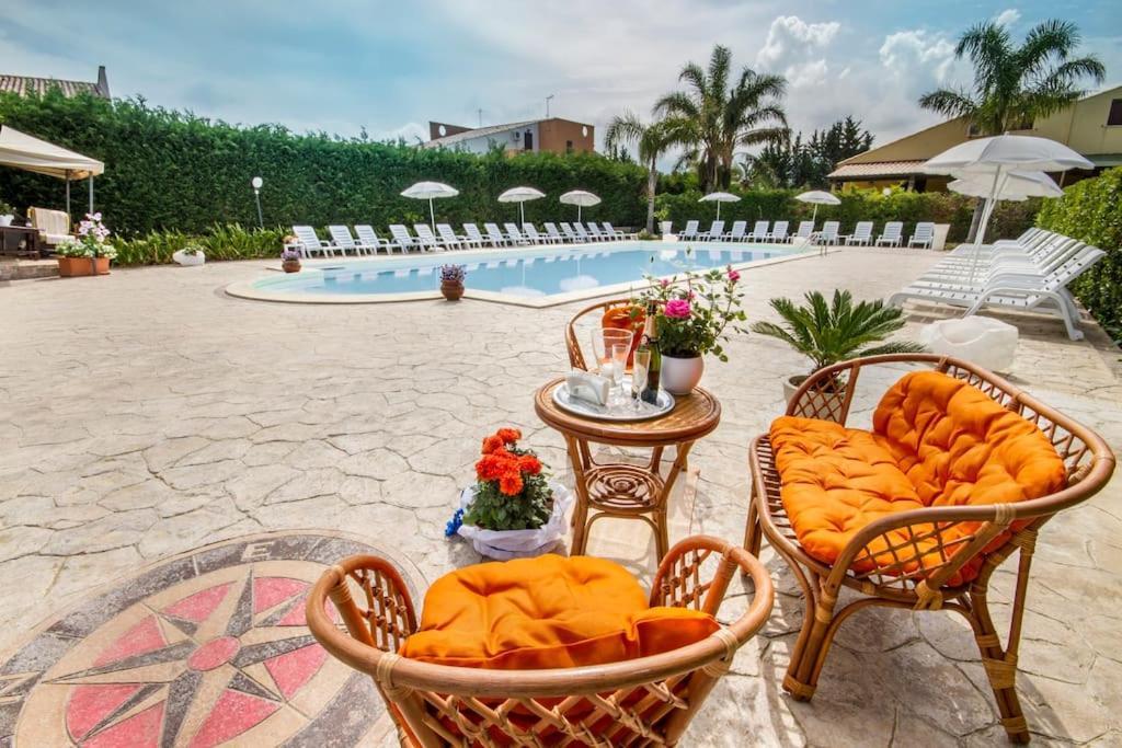 Villa Indipendente Le Coccinelle Beach Mare Piscina A 250 Mt Dal Mare Con Servizio Di Piscina A 400 Mt 12 K Da Cefalu Campofelice Di Roccella Exterior photo