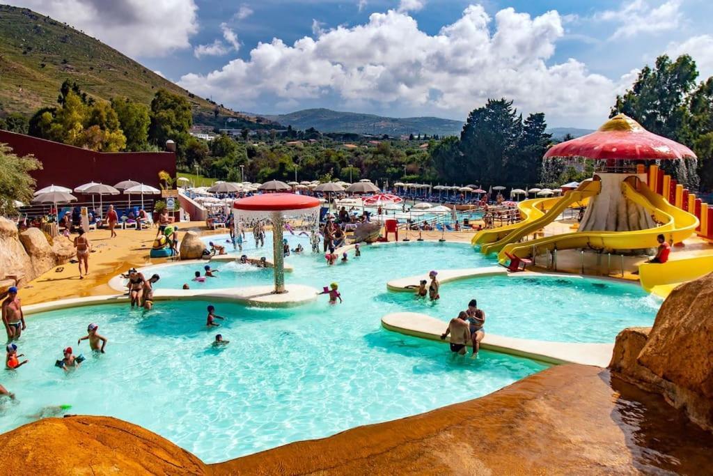 Villa Indipendente Le Coccinelle Beach Mare Piscina A 250 Mt Dal Mare Con Servizio Di Piscina A 400 Mt 12 K Da Cefalu Campofelice Di Roccella Exterior photo