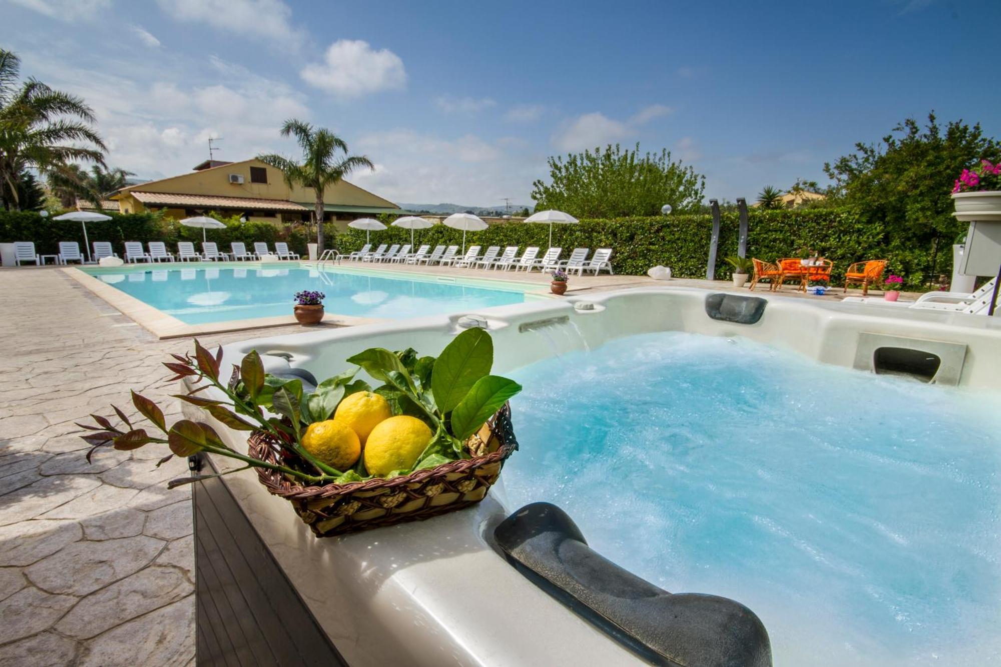 Villa Indipendente Le Coccinelle Beach Mare Piscina A 250 Mt Dal Mare Con Servizio Di Piscina A 400 Mt 12 K Da Cefalu Campofelice Di Roccella Exterior photo
