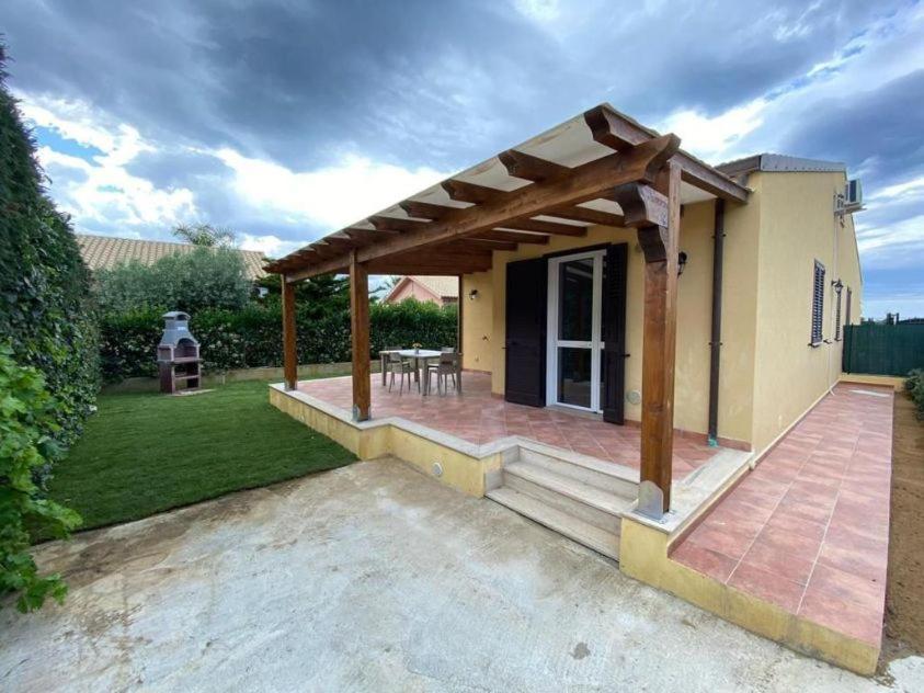 Villa Indipendente Le Coccinelle Beach Mare Piscina A 250 Mt Dal Mare Con Servizio Di Piscina A 400 Mt 12 K Da Cefalu Campofelice Di Roccella Exterior photo